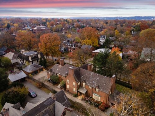 5734 Woodland Rd, Pittsburgh PA  15232-2818 exterior