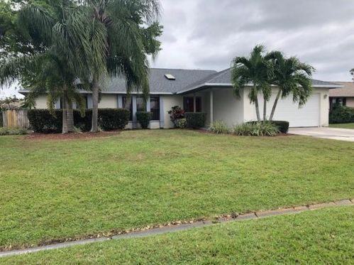 1961 Camden St, Fort Pierce, FL 34952-6712