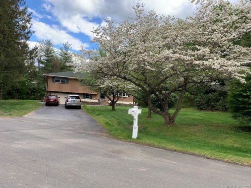 17 Teresa Dr, Waterbury, CT 06716-2709
