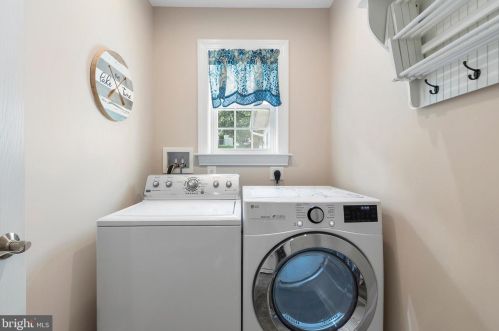 17 Windmill Dr, Southampton PA  18966-2328 exterior