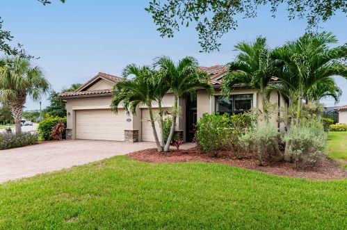 3945 Sapphire Way, Naples, FL 34114-3932