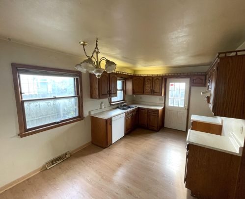 8809 Herbert Ave, Milwaukee, WI 53225-4950