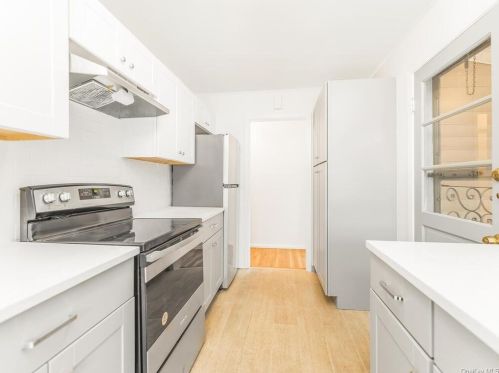 40 Glen Ave, Rye Brook NY  10573-2636 exterior