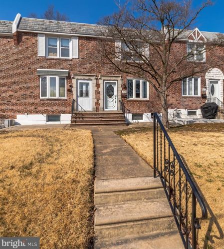 812 Park Dr, Manor, PA 19036-1619