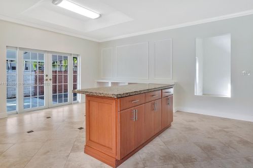 7090 5th Ave, Hialeah FL  33014-4952 exterior