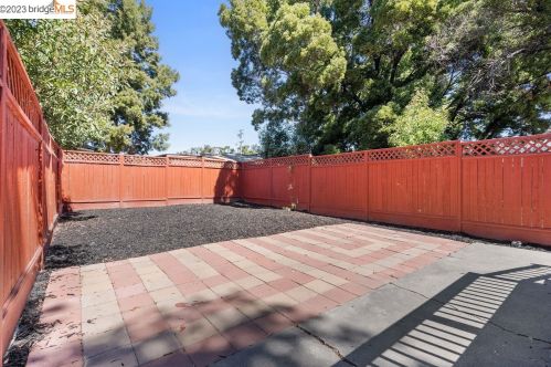 2525 Church St, Oakland CA  94605-2045 exterior