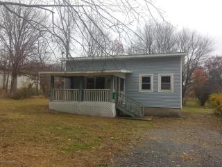 144 Louise Ln, Bartonsville PA  18321-7786 exterior