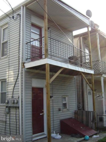 1952 Derry St, Harrisburg, PA 17104-2332