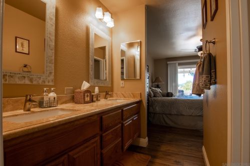 17958 Avenida Alozdra, San Diego CA 92128-1570 exterior