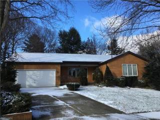 122 Crescent Dr, Akron, OH 44301-2018