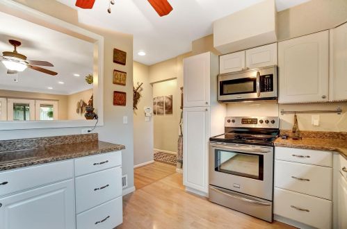 313 Glen Oaks Dr, Cincinnati, OH 45238-5712