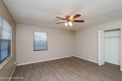 374 16th St, Vero Beach FL  32962-6634 exterior