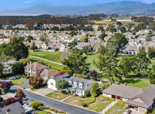 417 Greenbrier Rd, Princeton By The Sea, CA 94019-2219