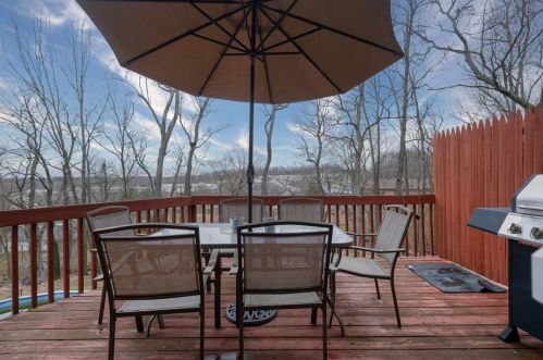 5393 Peach Dr, Gibsonia PA  15044-9541 exterior