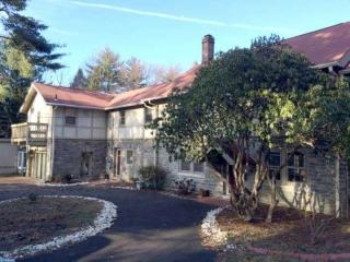 1251 Gilbert Rd, Meadowbrook, PA 19046-1813