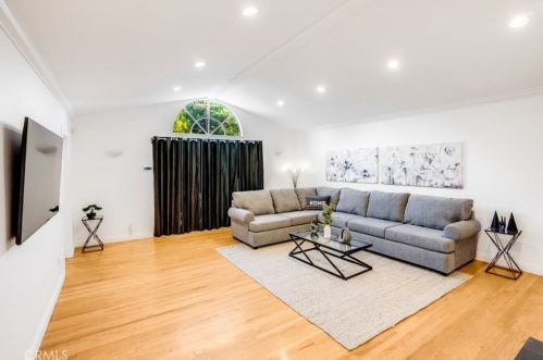 11814 Hesby St, North Hollywood CA  91607-3218 exterior