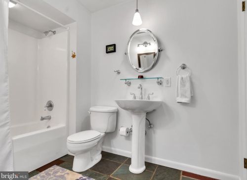 1014 Thomas Ave, Riverton NJ  08077-2321 exterior