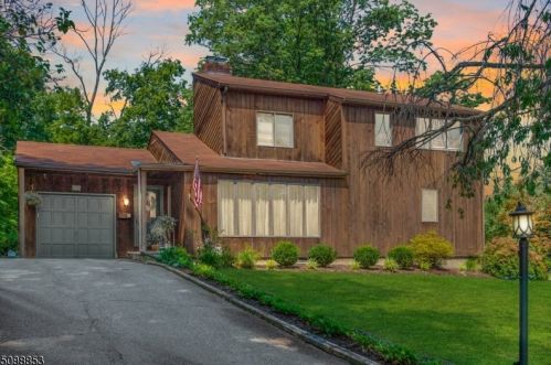 26 Hillcrest Ter, Lincoln Park, NJ 07035-1706