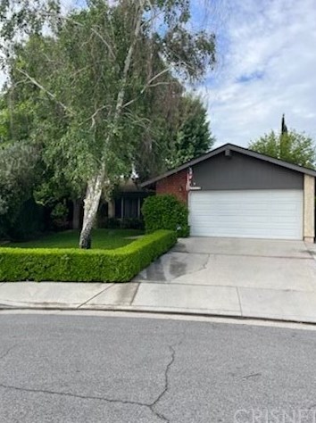 24420 Jennifer Pl, Santa Clarita, CA 91321-2312
