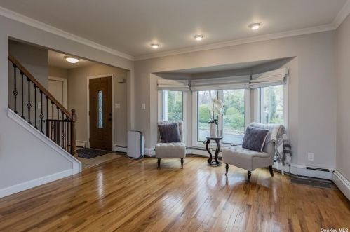 327 Birch Rd, San Remo, NY 11754-3239