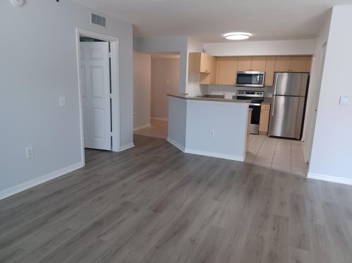215 Villa Cir, Boynton Beach FL  33435-8905 exterior