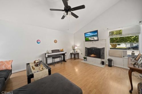 826 Lightcap St, Lancaster, CA 93535-2721