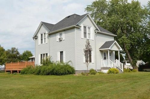 351 5th St, New Johannesburg, WI 54017-2101