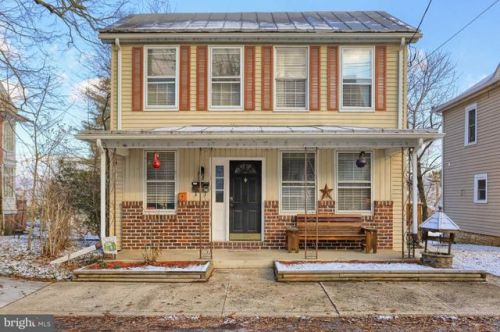 35 Parsonage St, North Newton, PA 17241-1313