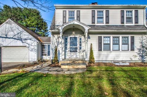 941 Eden Rd, Lancaster, PA 17601-5002