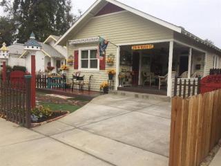 216 Bush St, Hanford, CA 93230-2902
