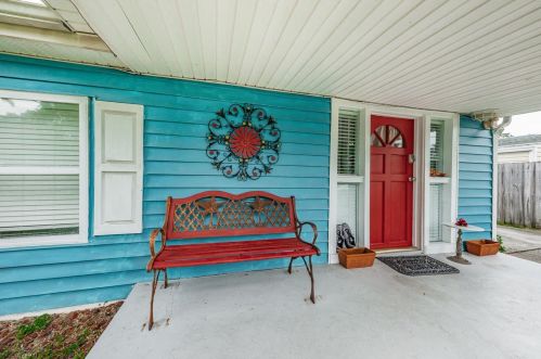 581 Dixie Hwy, Tarpon Springs FL  34689-5718 exterior