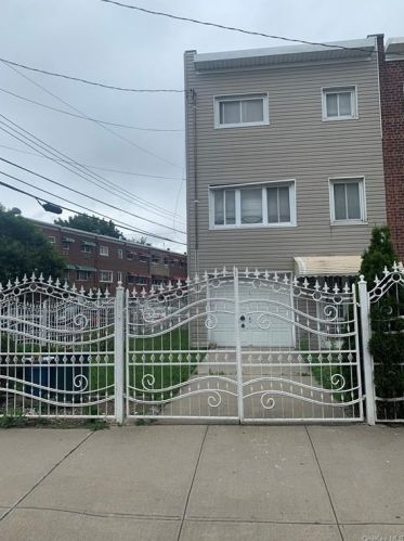 1134 221st St, Bronx, NY 10469-1506