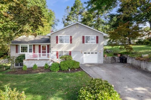 14 Wright Rd, Yorktown Hgts, NY 10598-6613