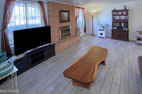 2261 Rainbow Vis Dr, Tucson AZ 85712-2914 exterior