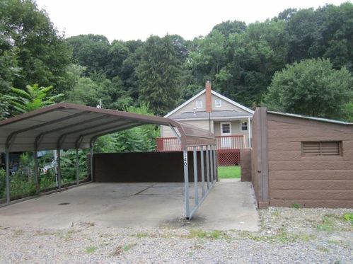 140 Wells Ave, New Kensington PA  15068-3850 exterior