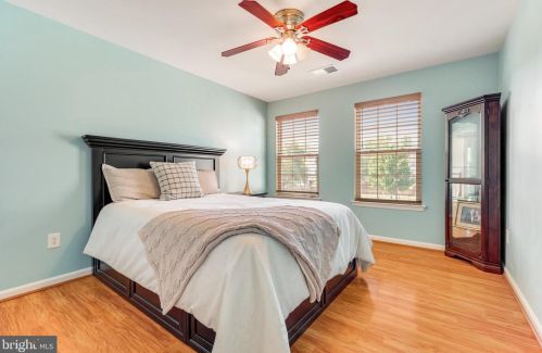 11 Broad Way, Lovettsville VA  20180-8608 exterior