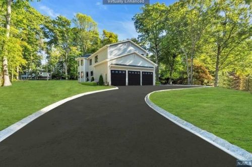 39 Pinehill Dr, Upper Saddle River NJ  07458-1927 exterior