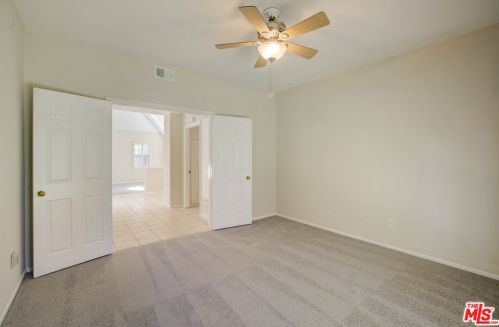 26520 Mistletoe Ct, Santa Clarita CA  91355-3525 exterior