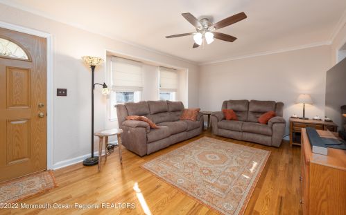 25 Pearce Ave, Tinton Falls, NJ 07724-1711