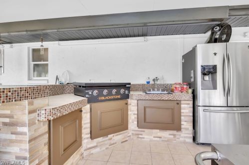 401 Maple Ave, Lehigh Acres FL  33972-4001 exterior