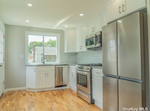 209 Costar St, Westbury NY  11590-3605 exterior