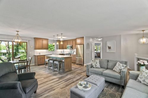 962 122nd Ln, Minneapolis, MN 55448-2143