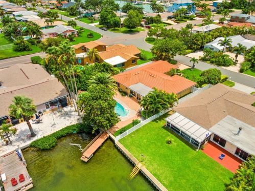 12050 4 St, Saint Petersburg FL  33706-4426 exterior