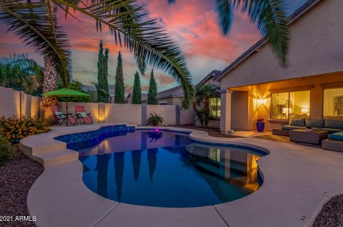 16472 Shangri La Rd, Sun City, AZ 85388-6006