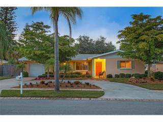 6823 Half Moon Dr, Sarasota, FL 34231-5711