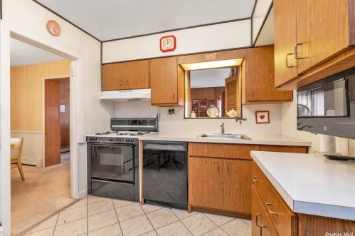 57 Opal St, Floral Park NY  11003-4306 exterior
