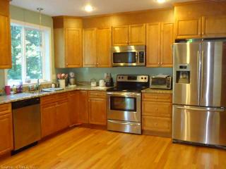 126 White Birch Dr, Southbury, CT 06488-2544