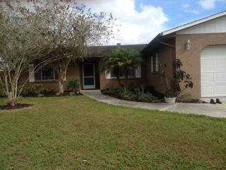 1339 Georgetowne Cir, Sarasota, FL 34232-2053