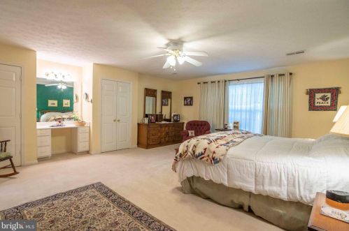 160 Manor Dr, Edinburg VA  22824-3579 exterior