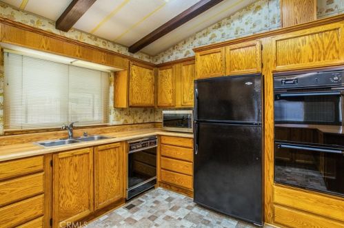 1325 Medallion St, Redlands CA  92374-2666 exterior